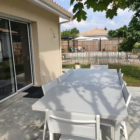 2 Maisons De 3 Et 2 Avec Grande Piscine Commune