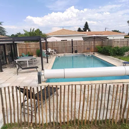 2 Maisons De 3 Et 2 Avec Grande Piscine Commune بيت للعطل *