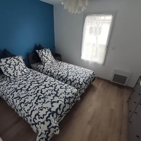 2 Maisons De 3 Et 2 Avec Grande Piscine Commune