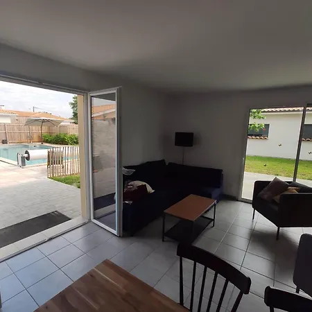 2 Maisons De 3 Et 2 Avec Grande Piscine Commune