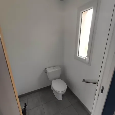 2 Maisons De 3 Et 2 Avec Grande Piscine Commune