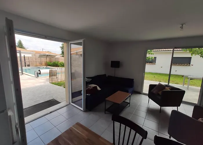 2 Maisons De 3 Et 2 Avec Grande Piscine Commune