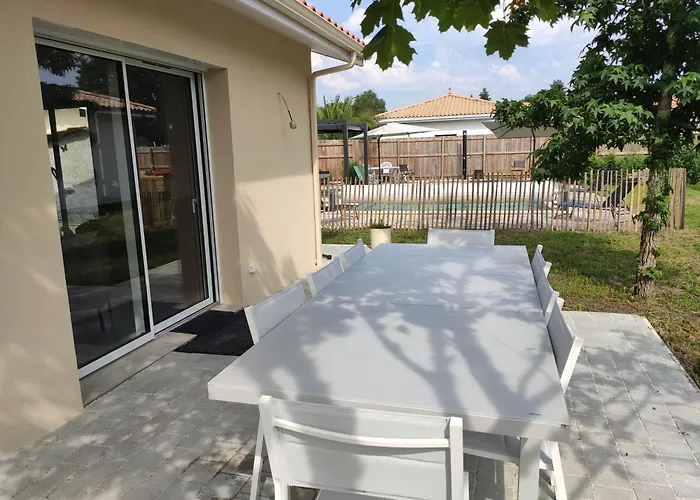 2 Maisons De 3 Et 2 Avec Grande Piscine Commune